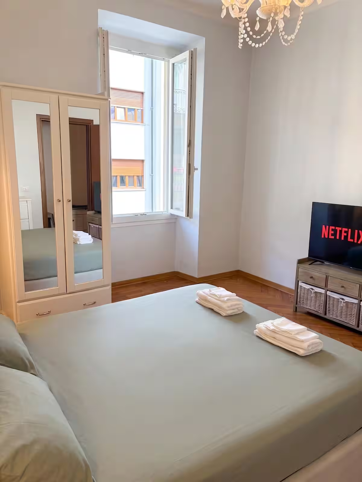 Seconda camera con Smart TV e armadio